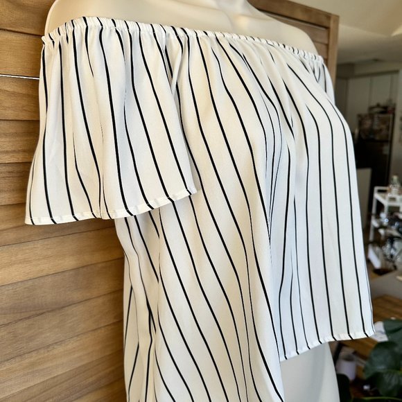 Striped off shoulder top - Picture 2 of 4